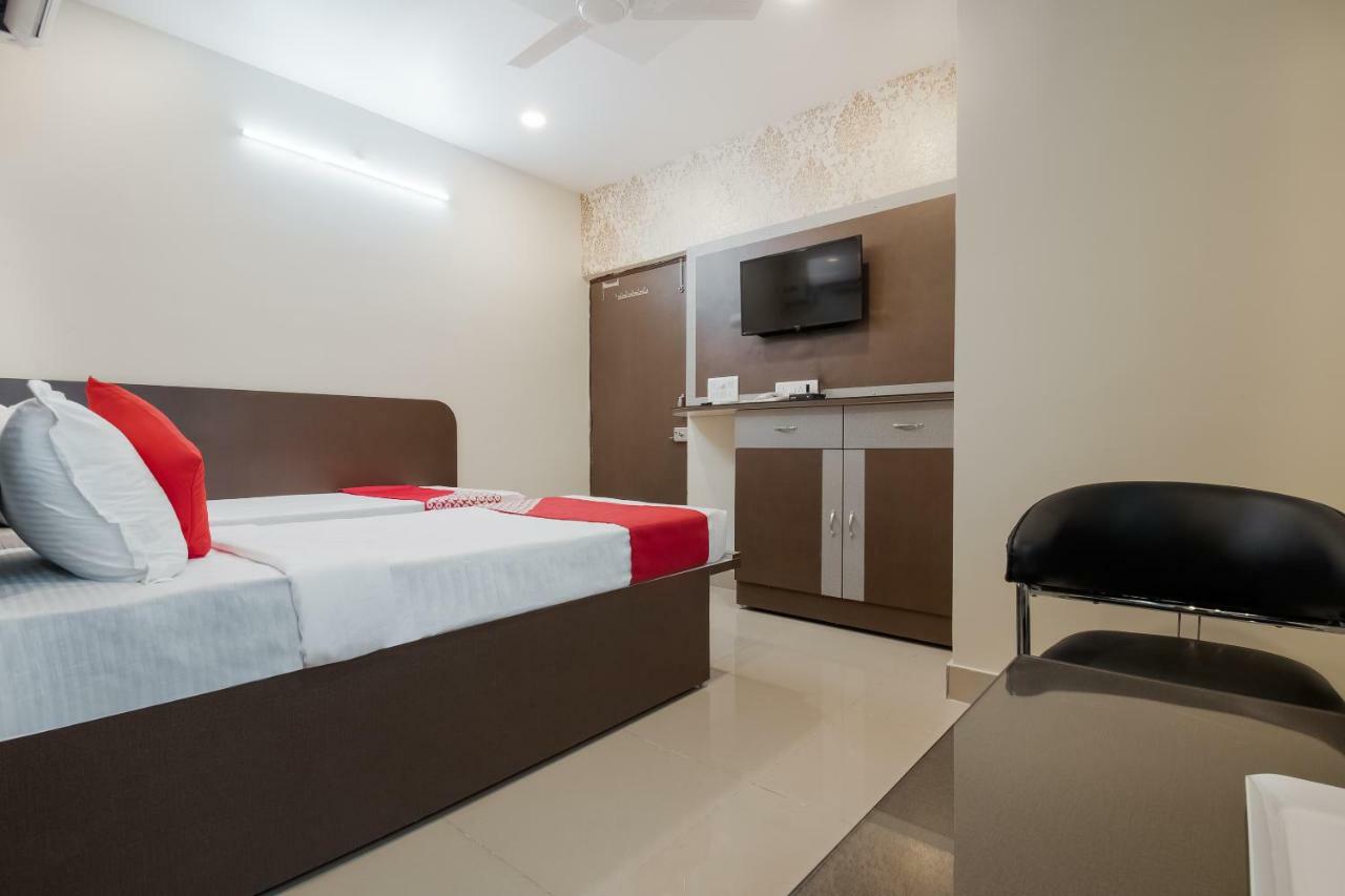 Oyo 45609 The Legend Inn Deluxe Danapur Exterior foto
